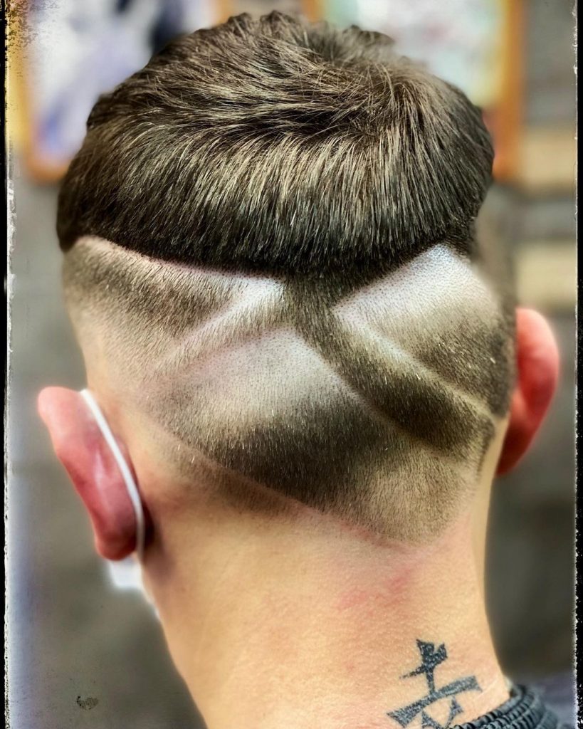 Reverse fade hair design for men